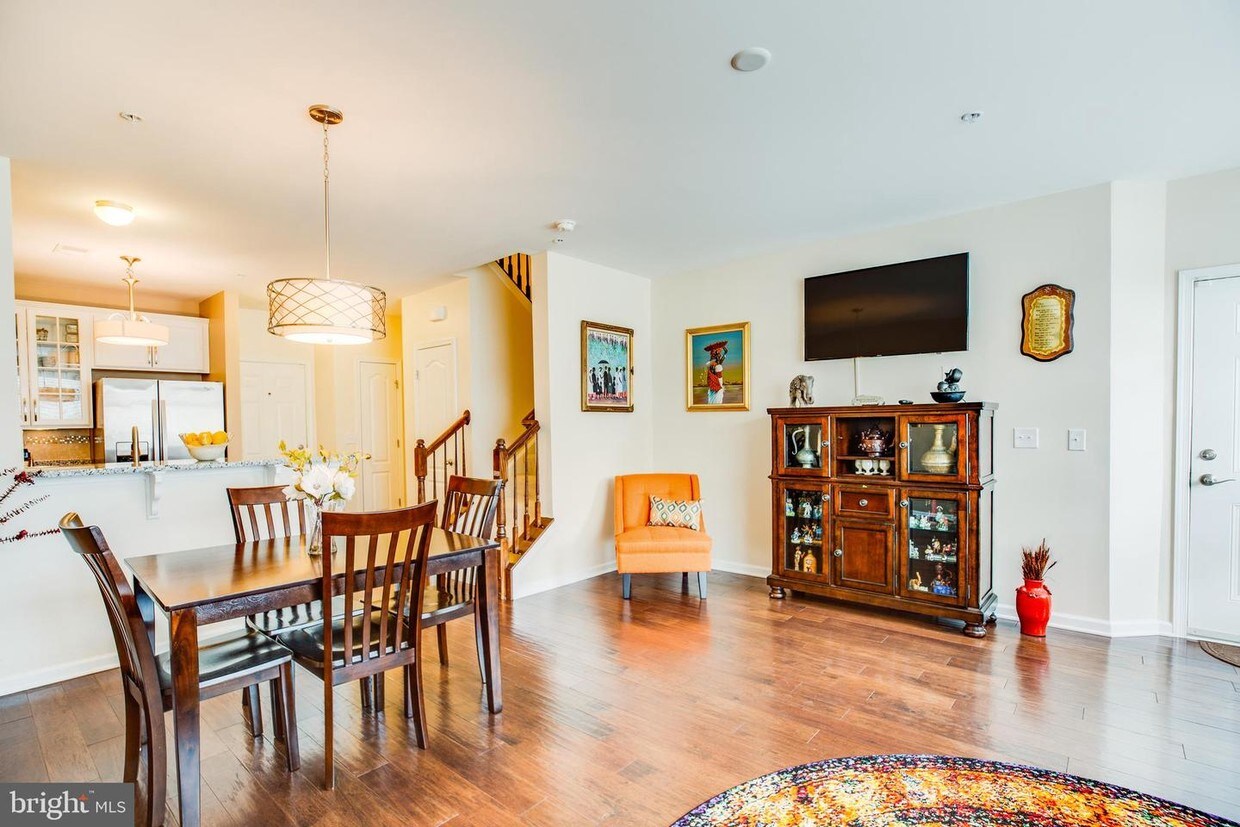 Foto principal - 3005 Chesapeake Dr