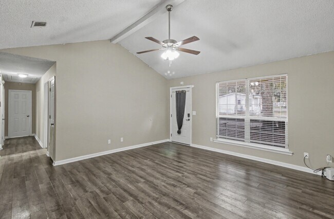 Foto del edificio - 43 Sandy Run Rd