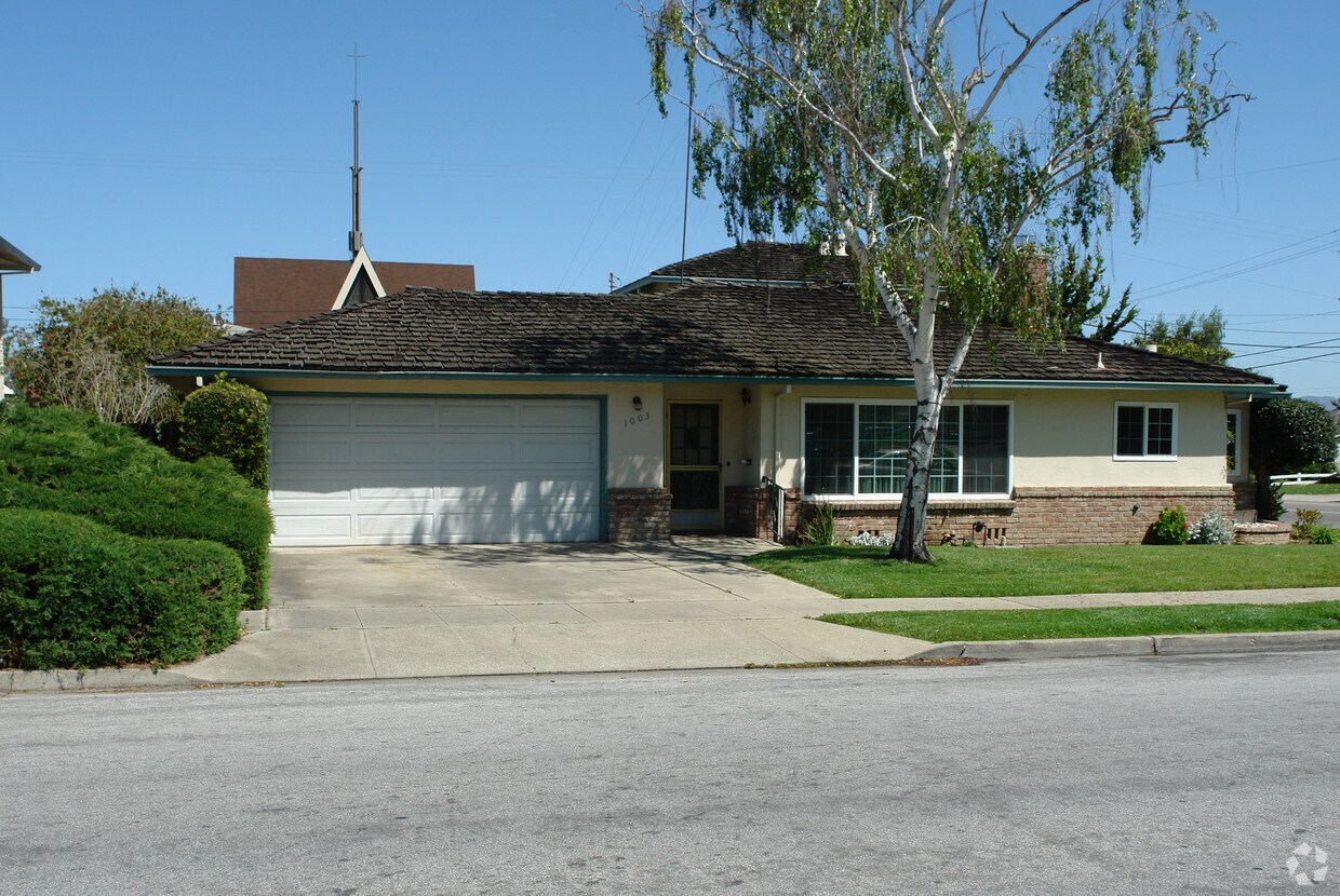 Building Photo - 1003 El Camino Real