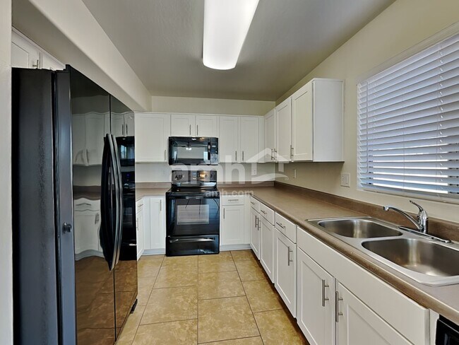 Foto del edificio - 15806 W Washington St