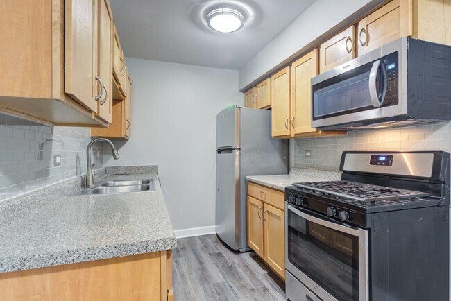 Foto del edificio - The Gates of Deer Grove Apartment Homes