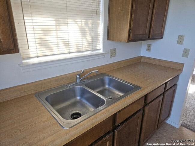 Building Photo - 5319 Ashbury Dr