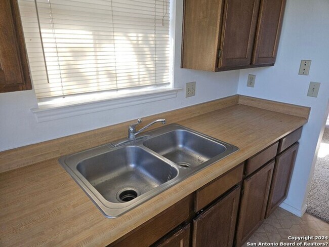 Foto del edificio - 5319 Ashbury Dr