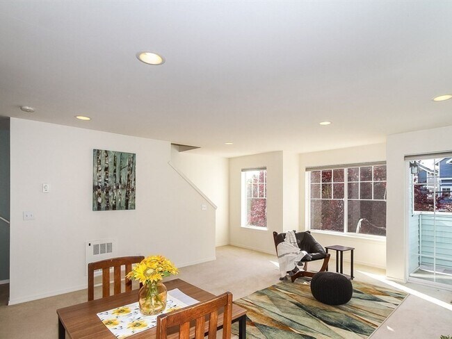 Foto del edificio - Fabulous Green Lake Townhome