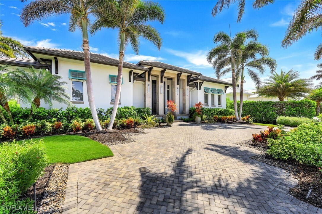 Primary Photo - 425 Harbour Dr