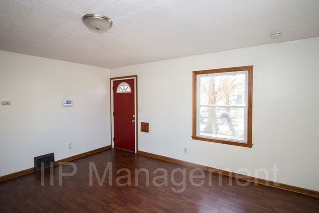 Building Photo - Updated 3BD Home in Brooklyn Area
