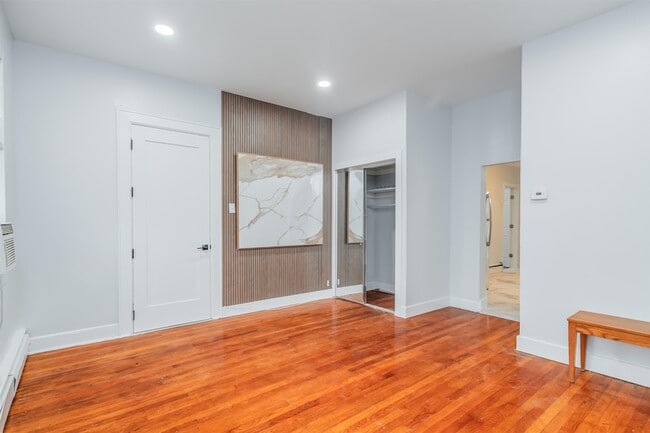 Building Photo - 25 W 10th St