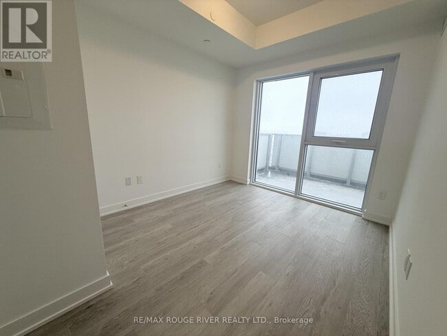 Photo du bâtiment - 1010 Sandy Beach Rd