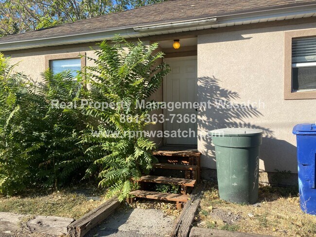 Building Photo - Come See This 4 Bedroom 1.5 bathroom single family home!!