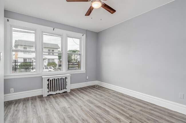 Building Photo - 163 Montclair Ave