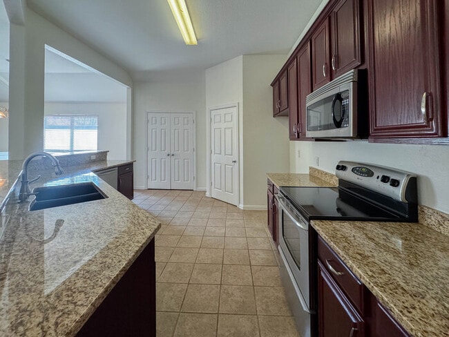 Photo - 44 Heron Dr House