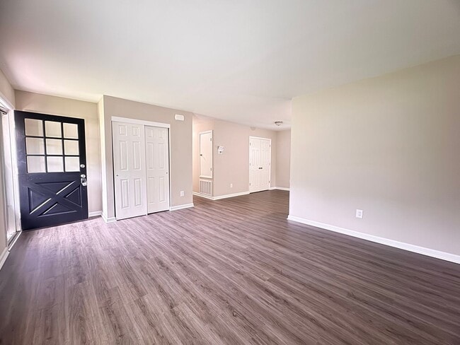 Building Photo - Fully Renovated 3BR Brick Ranch on Cul-De-Sac