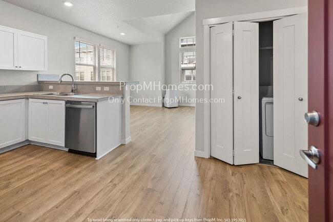 Building Photo - Charming One-Bedroom Condo in the Heart of Bull Mountain - Pool & Gym Access Included!