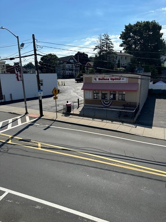 Building Photo - 529 Lincoln Ave