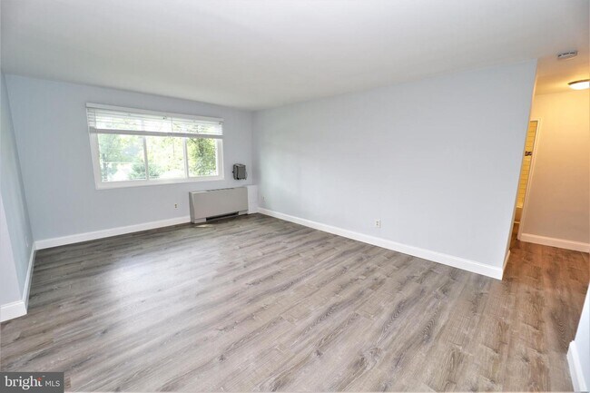 Foto del edificio - 9730 Glen Ave