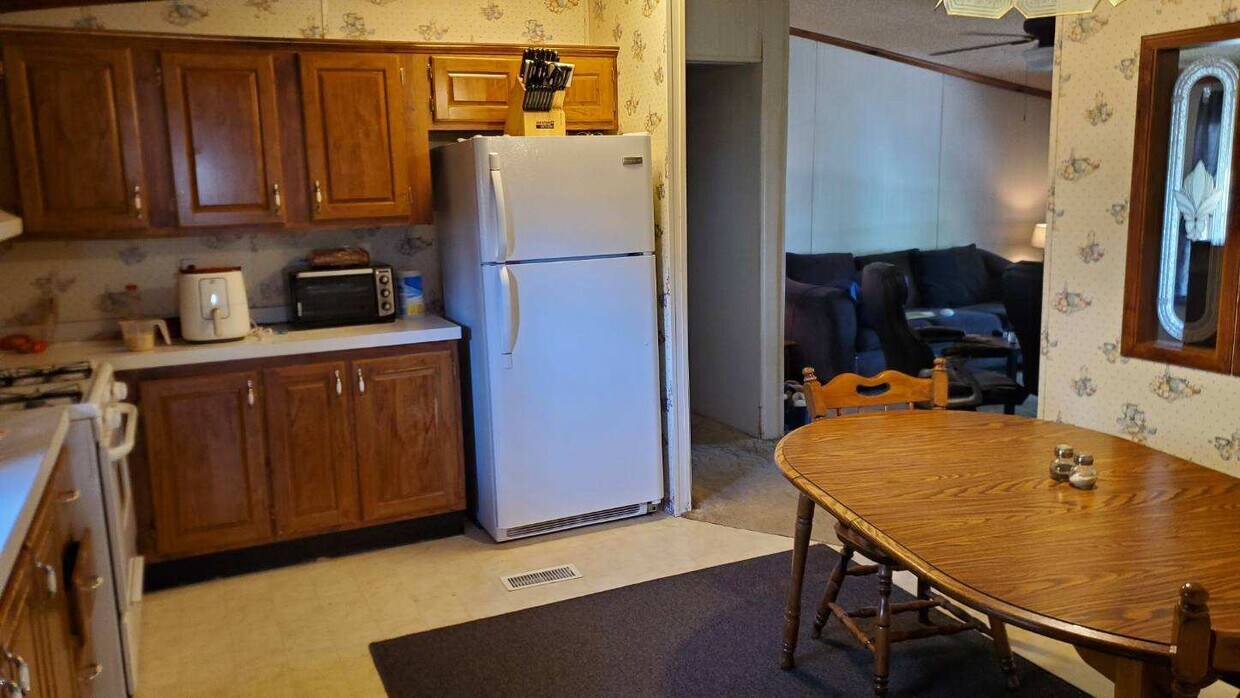 Primary Photo - 4250 Roy St