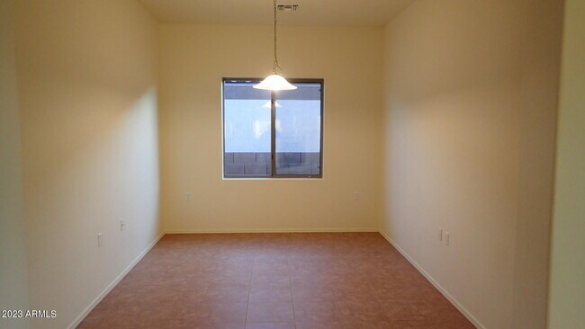 Building Photo - 1445 W Big Room Pl