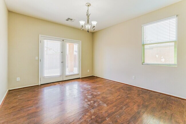 Foto del edificio - 7737 W Glass Ln