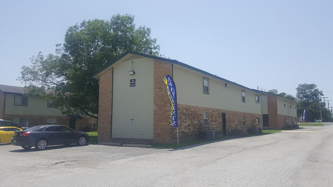 Building Photo - Cedar Crest Apartments