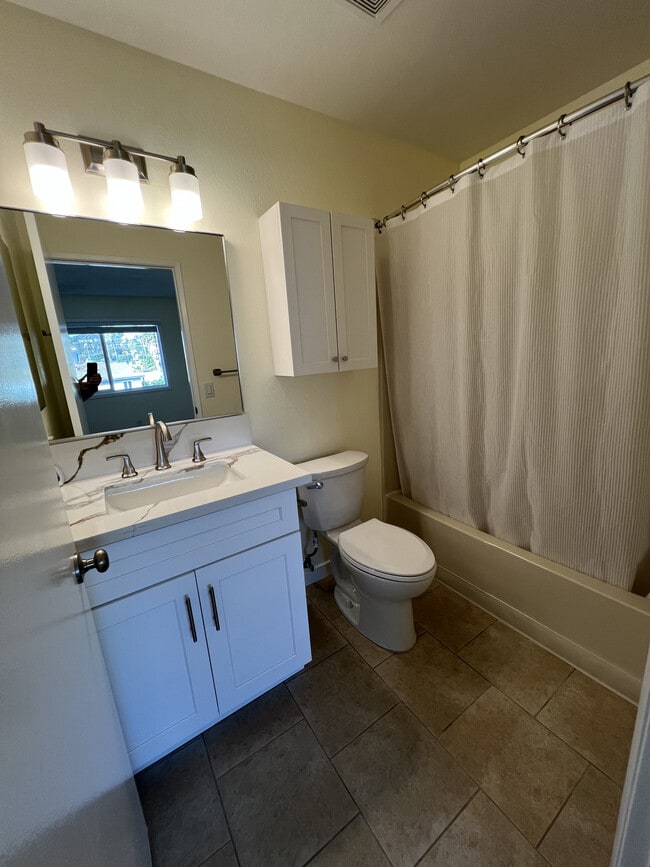 Building Photo - Toland Way Apartments