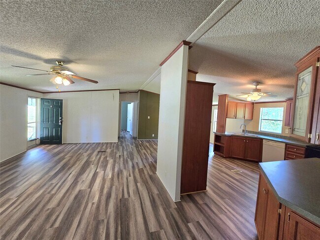 Building Photo - 111 Lakeside Woods Dr