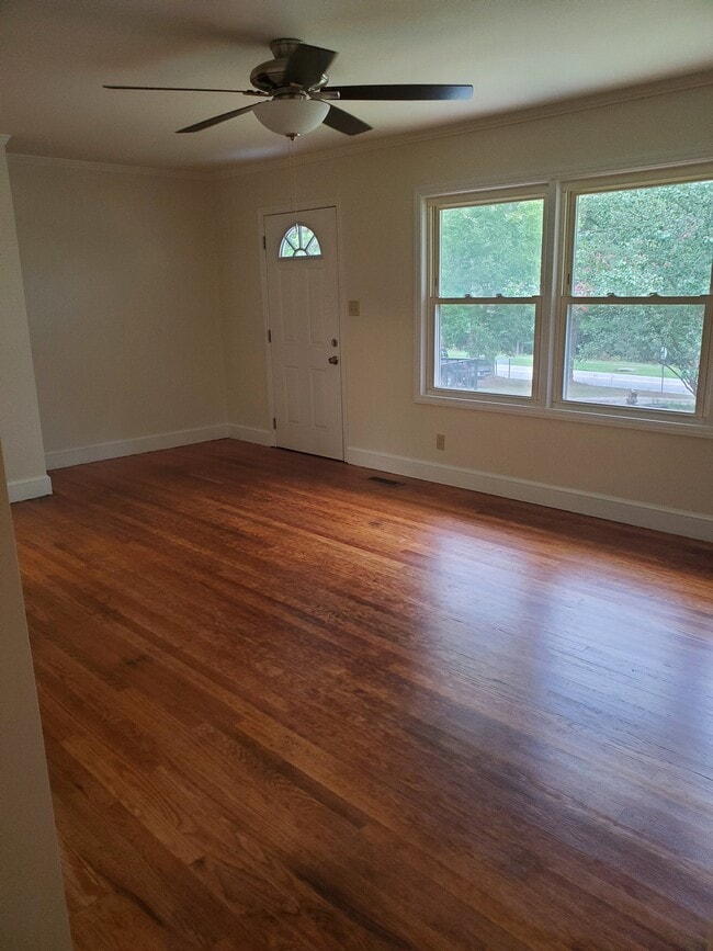 Living Area - 410 Sunset Ave