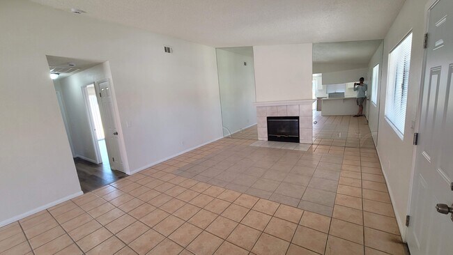 Building Photo - 16918 Sorrento Ln
