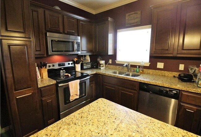 Foto del edificio - AUGUST PRE-LEASE!!! Beautiful 4 Bed, 3 Bat...