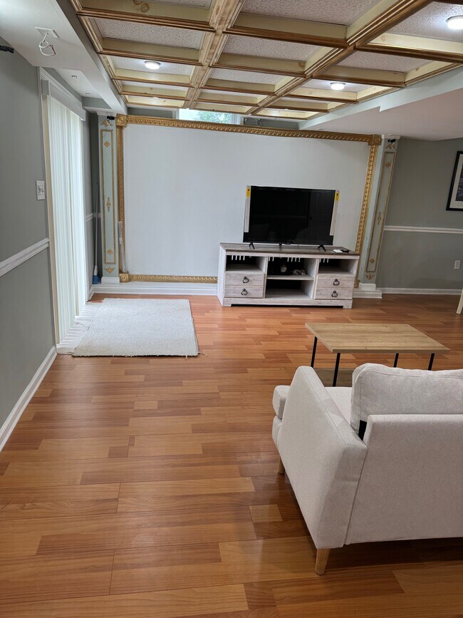 Foto del edificio - 3909 Silver Brook Dr