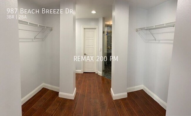 Foto del edificio - 987 Beach Breeze Dr