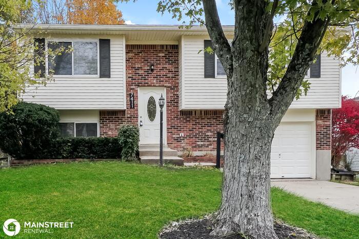 Primary Photo - 7411 AUTUMN BENT WAY, CRESTWOOD, KY 40014
