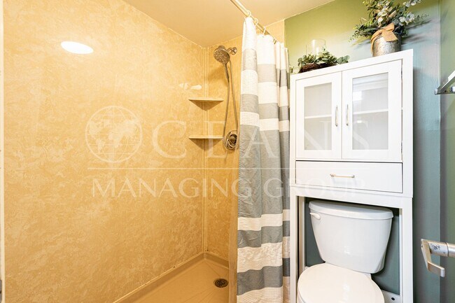 Building Photo - Furnished Studio in Daytona Beach Shores