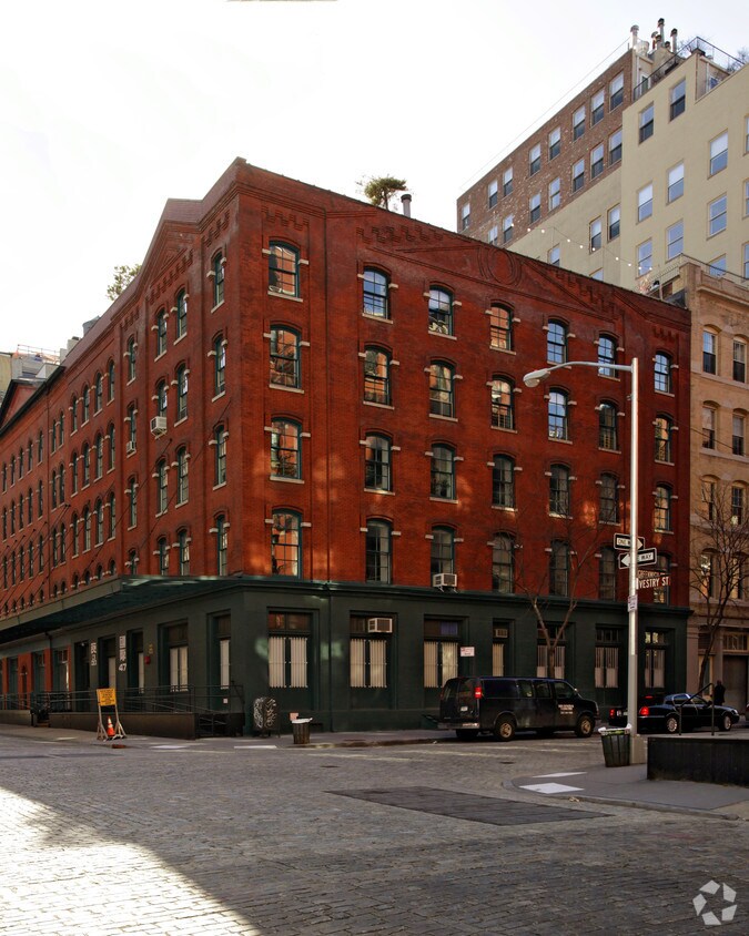 Building Photo - 437-439 Greenwich St