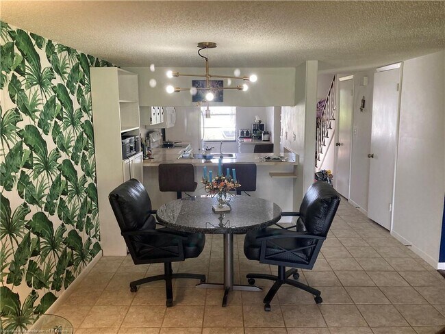 Foto del edificio - 3533 Edgewater Dr