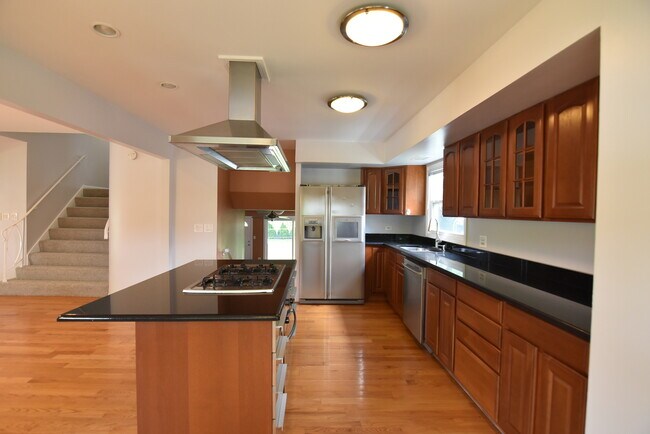 Foto del edificio - 1702 N Waterman Ave