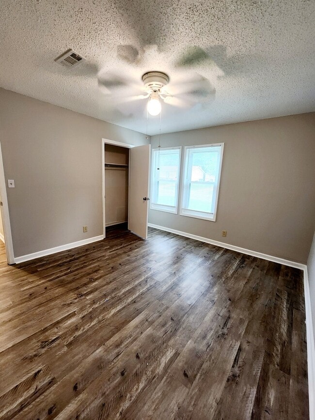 Building Photo - 14012 Hurstland Dr SW