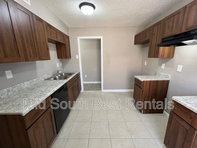 Building Photo - 2945 Gruber Dr