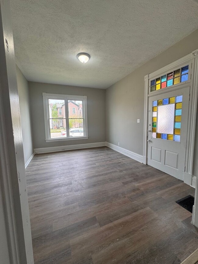 Building Photo - 821 Heaton St