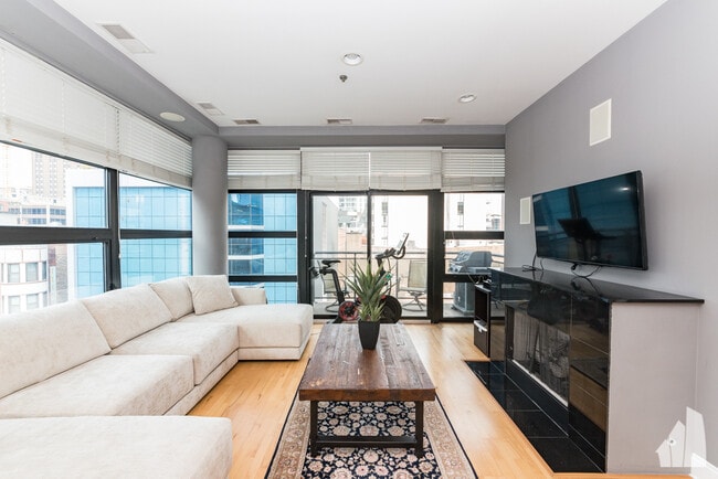 Photo - 101 W Superior St Apartment