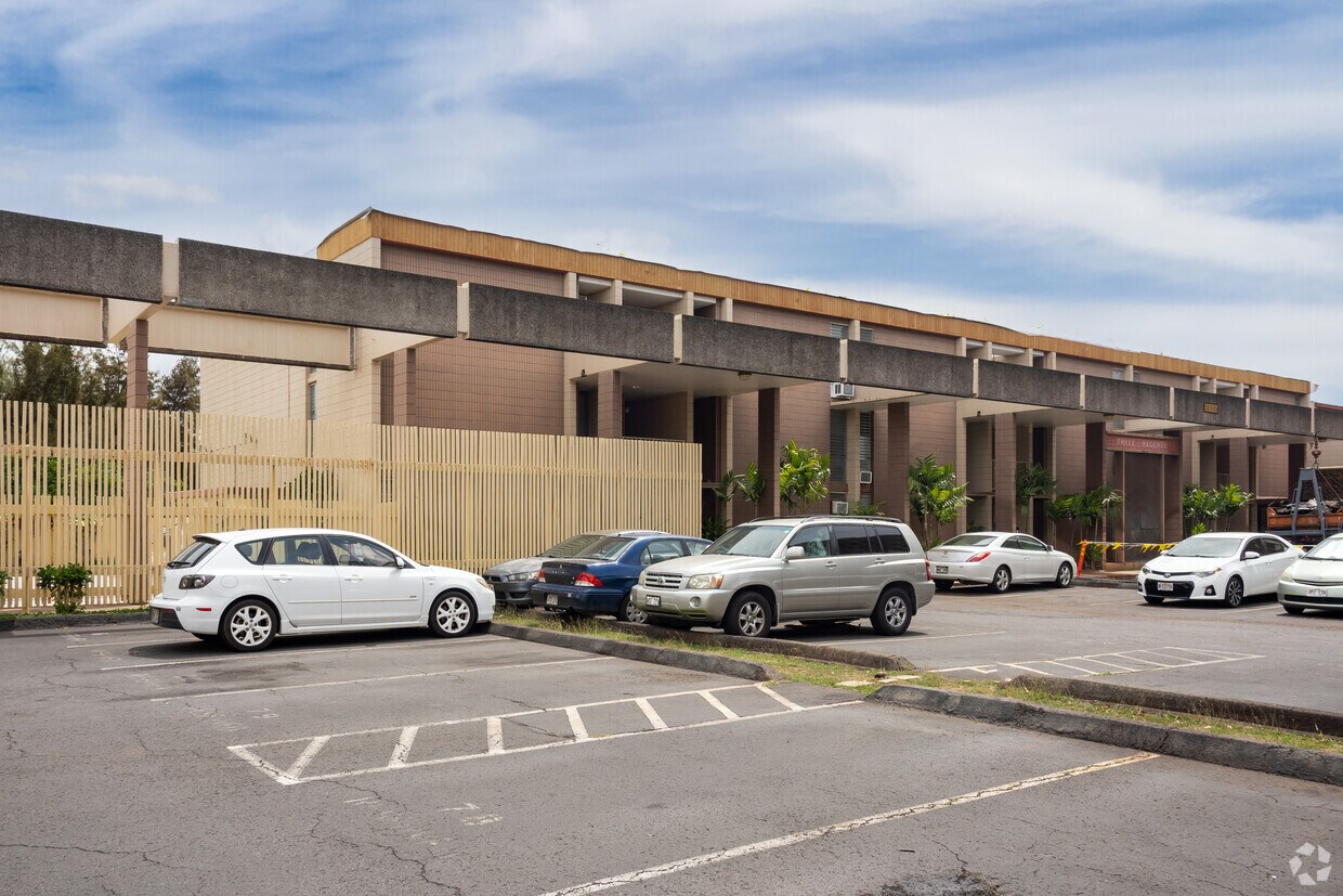 Three Regents Apartments in Honolulu, HI