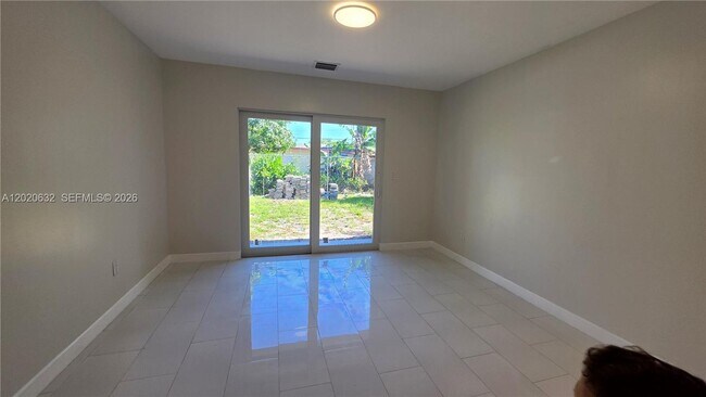 Foto del edificio - 1068 NW 112th St
