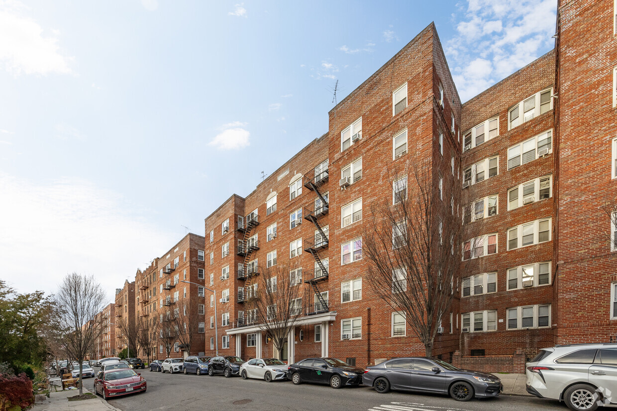 1775 E 18th St Brooklyn, NY 11229-2149 - 1775 E 18th St