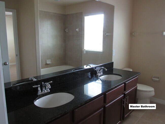 Foto del edificio - 3 Bedroom, 2.5 Bath Single Family 2 Story ...
