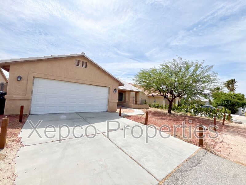 Building Photo - 16040 Via Vista