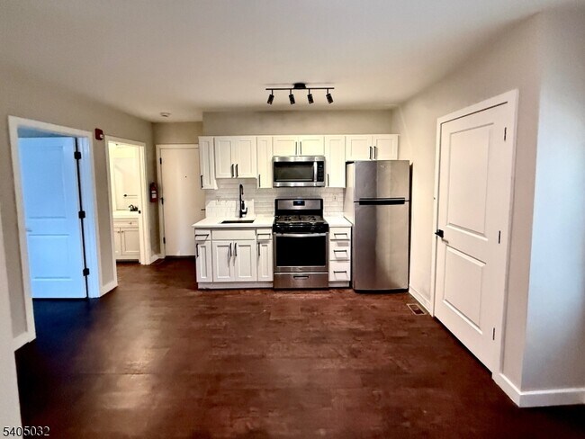 Building Photo - 196 Spring St