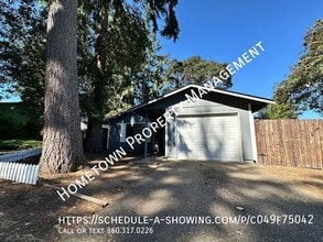 Building Photo - 1310 Goldenrod Dr SE