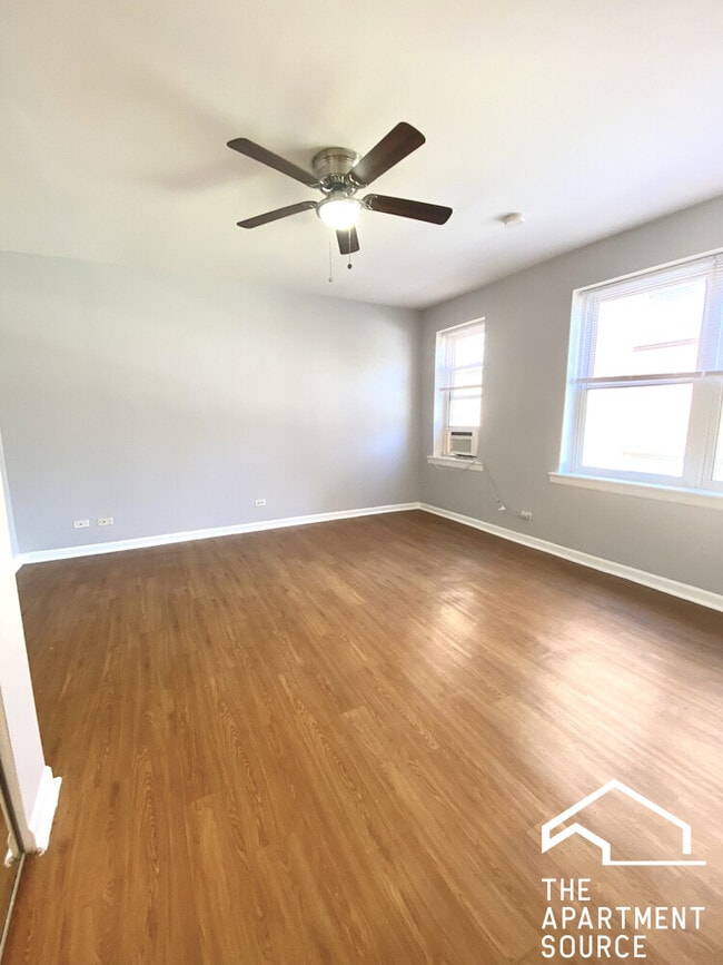 Building Photo - 4241 N Kenmore Ave