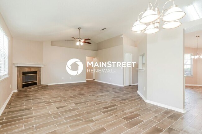 Building Photo - 4 Bedroom Pet-Friendly Home in Orange Park, FL with Main Street Renewal