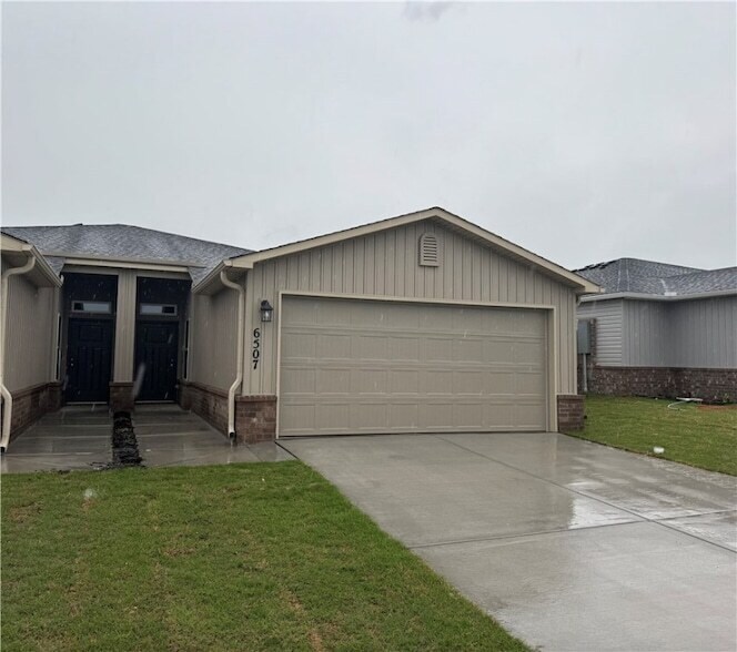 Foto principal - 6507 NW Vandergriff St
