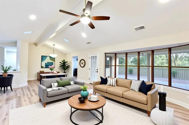 Building Photo - 2120 Wychwood Dr